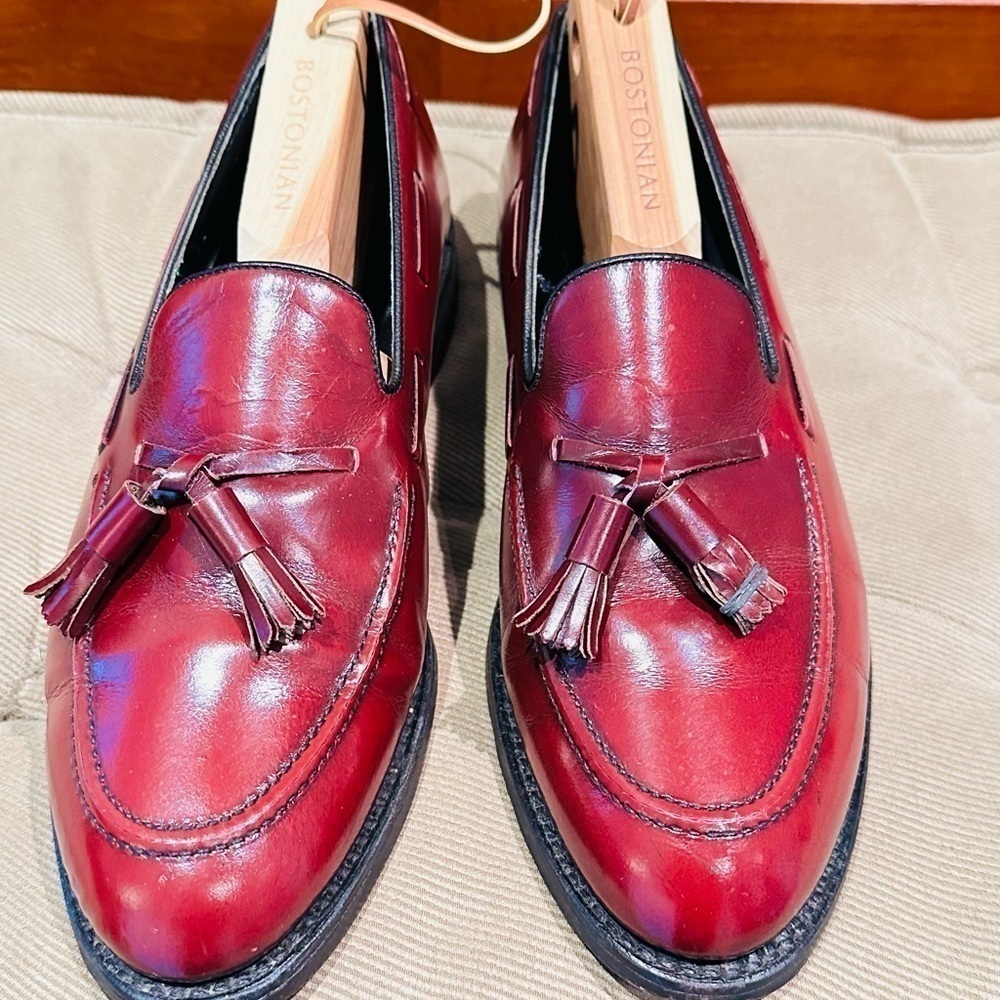 The Florsheim Imperial Collection Oxblood Tassel Loafer. - Picture 1 of 8